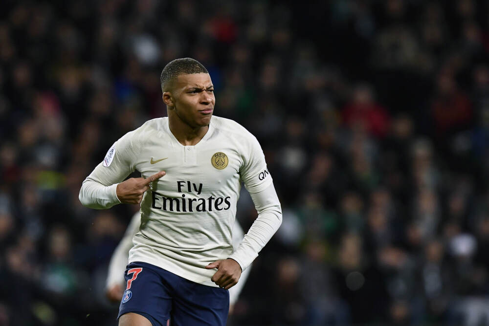 恩德里克租借加盟里昂，姆巴佩社媒留言：加油兄弟，祝你好运